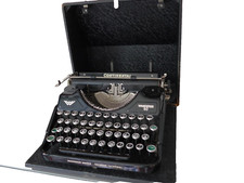 Alte Reiseschreibmaschine