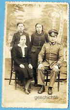 Foto, Soldat des Heeres, in Ausgehuniform, mit seiner Familie, Regt. 22, um 1936