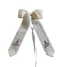 Schleife, Deko, handgestickt, zarte Blümchen, Leinen