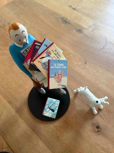 Hergé tintin tenant - hergé,