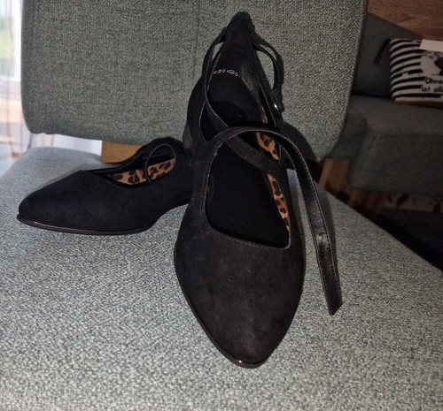 Schwarze ballerina der marke - ballerina,