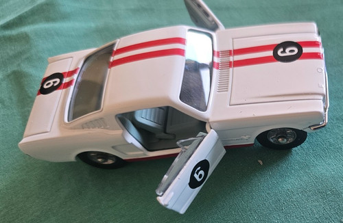 Corgi toys 325 ford - 325, mustang