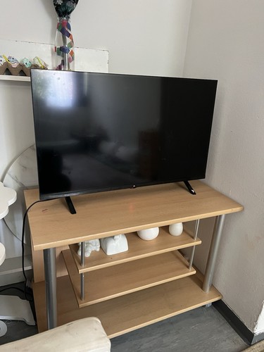 Fernseher mit dem - , tisch
