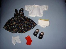 Konvolut Puppenkleidung für