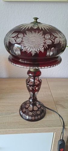 Tischstehlampe glas rubinrot.