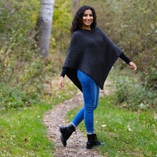 ALPAKA PONCHO HUARI, 100% ALPAKAWOLLE, SAND, GRAU, ANTHRAZIT UND SCHWARZ