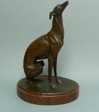 BRONZE FIGUR sitzender