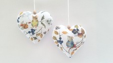 2 Deko-Herzen aus Stoff