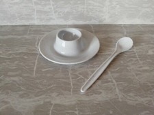 Eierbecher mit Löffel aus