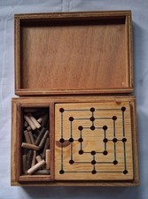 Spielesammlung, Halma, Mühle in kleiner Holzbox, mit Holzstifte, Länge, 16,5 cm