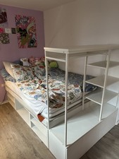 Podestbett / Hochbett mit viel