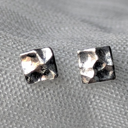 Quadrat gehämmert ohrstecker - quadrat,