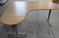 Schreibtisch höhenverstellbar 160 x 120 aus Birkenholz gut erhalten