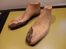 1 Paar alte Schuhleisten / Schusterleisten ,Holz @ Gr 40,  Herren, seitl. Leder