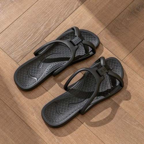 Foldable travel slippers