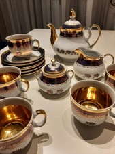 Teeservice mit Teekanne