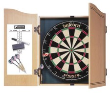 Unicorn Dartscheibe Bristle Dartboard Striker Set + 2 Sätze Darts + Holzkabinett