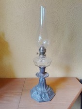 Antike Petroleumlampe mit Metallsockel Glastank und Glaszylinder