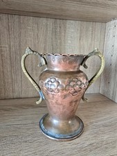 "Henkelvase (Metall)"