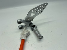 Suzuki GSXR1000 K3 Links Fußrastenanlage Left Riders footrest hanger (3) 03'