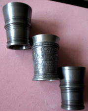 3 kleine Zinnbecher Schnapsbecher rein Zinn (1x Loreley Motiv, 2 neutral)