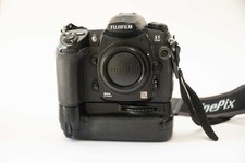 FujiFilm FinePix S5Pro + Battierie-Handgriff MB-D200, 14200 Auslösungen