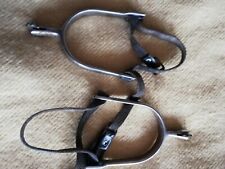 Sporen mit großem Rad wie Balkenhol mit Sporenriemen