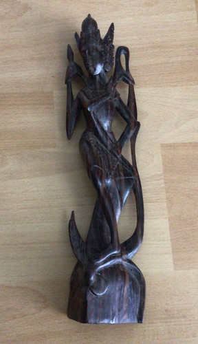 Holzfigur einer frau - einer,