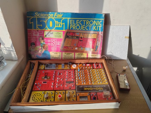 Vintage 1976 radio - 1976, shack