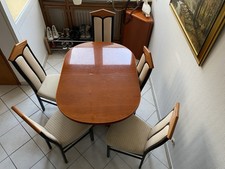 Esszimmertisch - ausziehbar mit 6 gepolsterten Stühlen