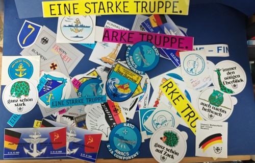 Aufkleber sticker - /,