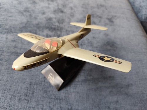 Cessna tweet 48 - t-37, topping