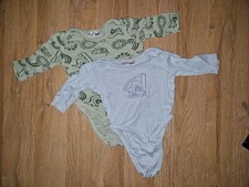 Baby Bodys langarm Dino grün (Gr. 74) - Windelbody