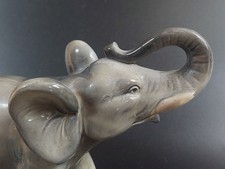 antiker  Porzellan - Elefant