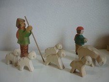 Ostheimer - Holz Figuren - 2 verschiedene  Hirten und 6 Schafe - gesammt 8 Teile