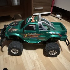 Ferngesteuerter Geländewagen