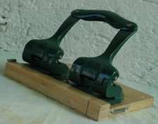 alter Leitz Doppellocher -