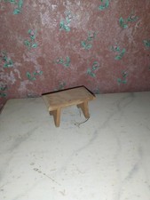 Alter Hocker-Fussbank-um