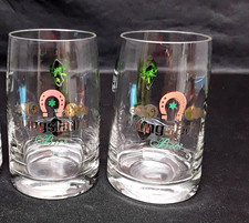 Bierglas mit grünen Henkel