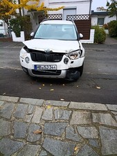 Skoda Yeti 1,6L TDI TÜV 05.2025 AHK Unfall vorne Motor Läuft, vorne neue Reifen