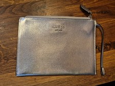 Guess Clutch / Innentasche silber 19x25 cm Handtasche *** NEU ***