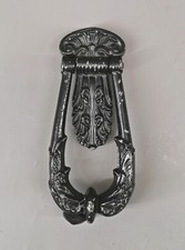 9133101-d Antiker Türklopfer