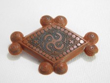 Wwii german tinnie pin - german, plastic