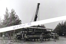 NVA-Foto Oldtimer DDR Raketenstartrampe Luna Kettenfahrzeug Beladevorgang Kran