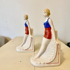 Seltenes Art-Deco Porzellan-Buchstützen Set