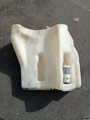 Waschwasserbehälter