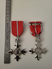 Britischer Orden MBE silberfarbend am Band