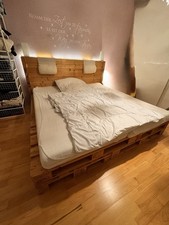 Palettenbett aus Holz 200x200 cm, Bett Paletten mit Kopfteil