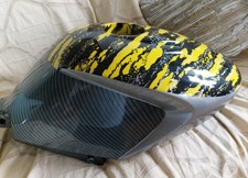 Triumph Speed Triple 1050 Kunststoff Tank mit Sonder Lackierung im Top Zustand