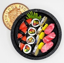 Puppenhaus gemischtes Sushi im